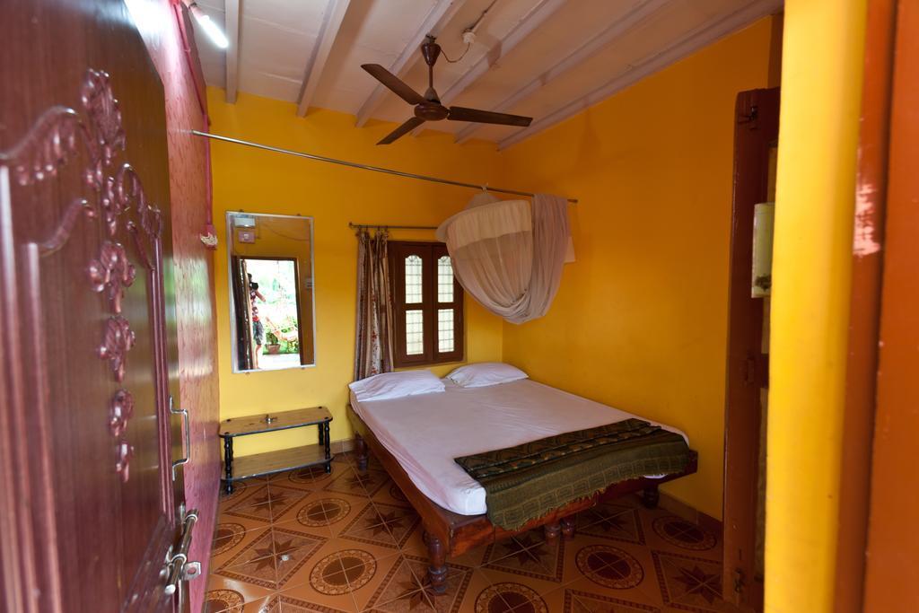 Archana Guest House River View Hampi Room photo